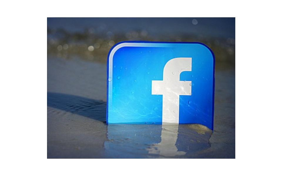 Wirtualne życie po życiu - posty na Facebooku i Twitterze po śmierci